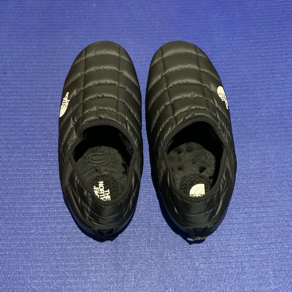 The North Face men’s slippers. Size 14.